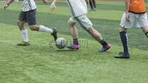 佟丽娅与高露河北偶遇聚首，素颜照曝光引热议，棉服掉色似旧款